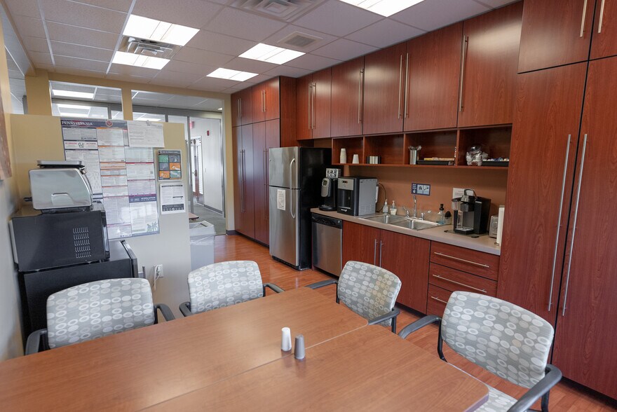 More Photos Of 150 Scharberry Ln, Mars Office For Lease