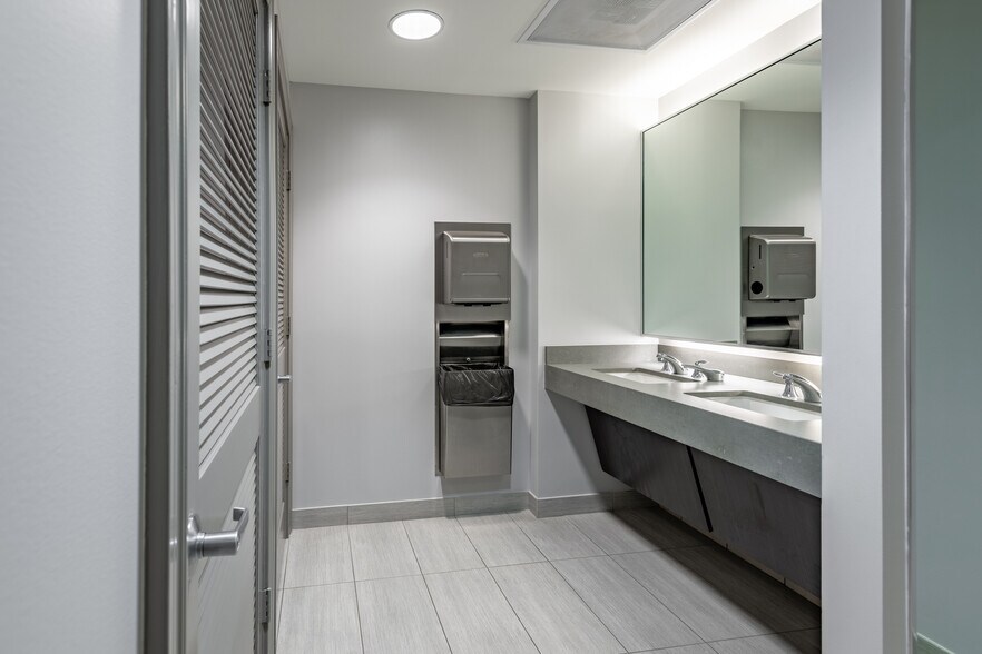 More Photos Of 3400 Carlisle St, Dallas Office For Sale