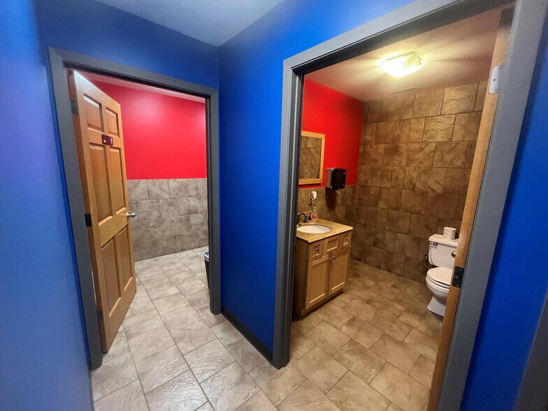 More Photos Of 7201 Mount Vernon Rd SE, Cedar Rapids Flex For Lease