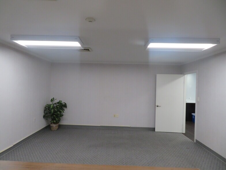 More Photos Of 12051-12083 Tech Rd, Silver Spring Light Manufacturing For Lease