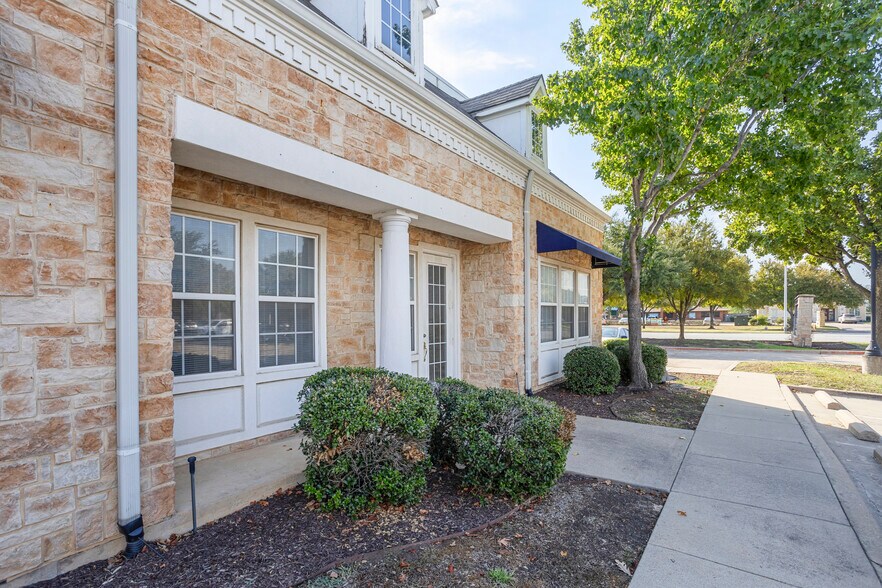 More Photos Of 5445 Basswood Blvd, Fort Worth Medical For Lease