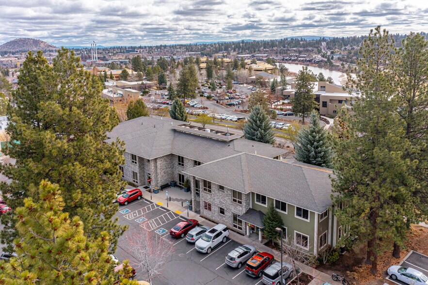 More Photos Of 1011 SW Emkay Dr, Bend Office For Lease