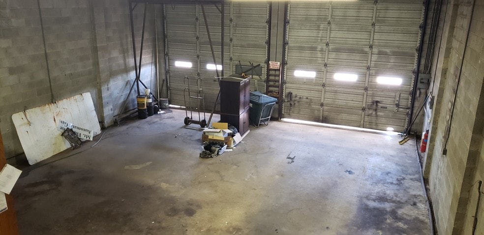 More Photos Of 148 Ed Wall St, Tenaha Showroom For Sale