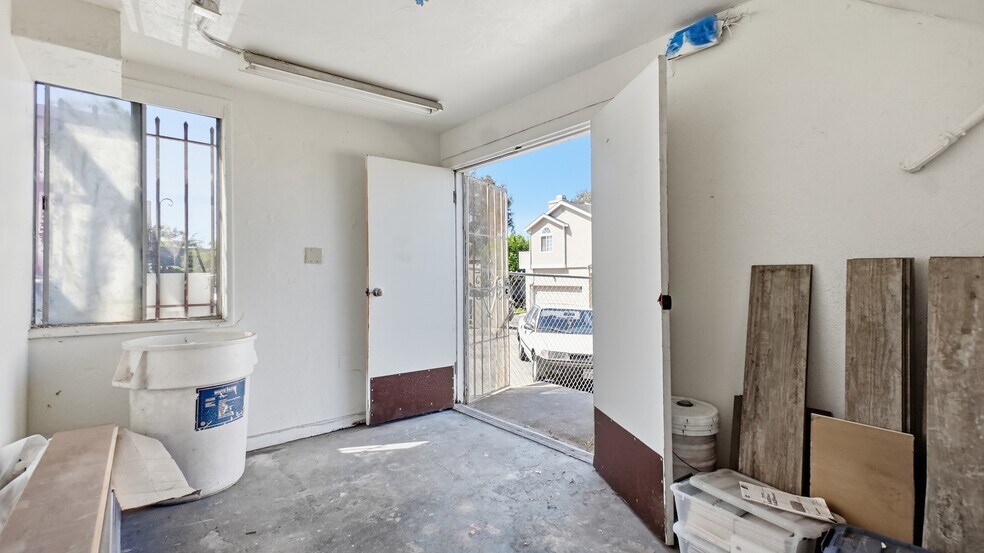 More Photos Of 409 Main St, El Segundo Storefront For Sale