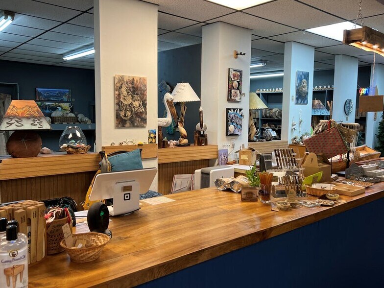 More Photos Of 903 Garibaldi Ave, Garibaldi Freestanding For Sale