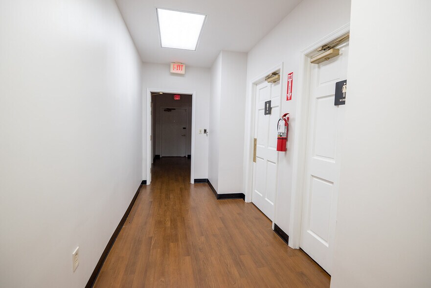 More Photos Of 300 W Main St, Lake Butler Storefront Retail Office For Sale