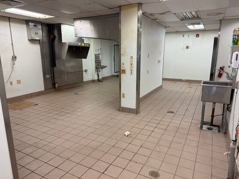 More Photos Of 7801 Brewerton Rd, Cicero Fast Food For Sale