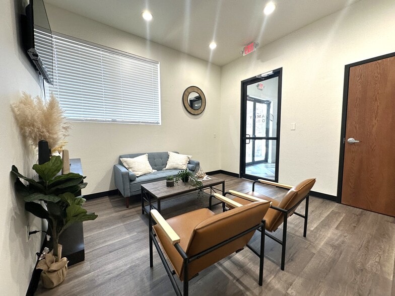 More Photos Of 1140 NW 192nd St, Edmond Office For Lease