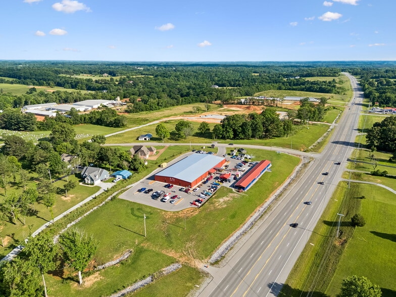 More Photos Of 4070 Old Highway 431, Greenbrier Freestanding For Sale