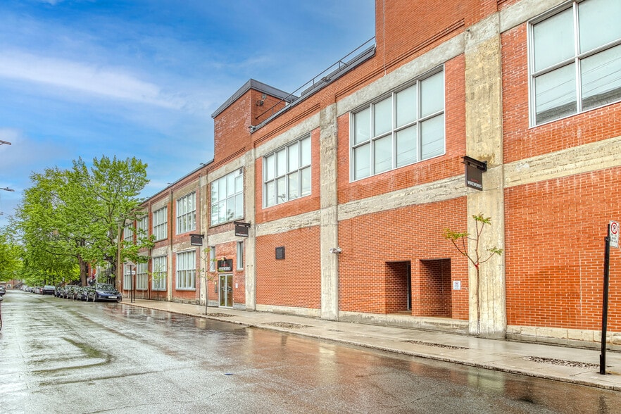 More Photos Of 4760 Rue Acorn, Montréal Research And Development For Lease