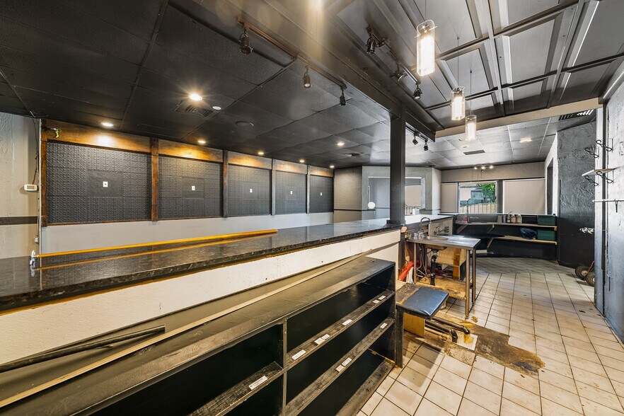 More Photos Of 2345 Ashland St, Ashland Freestanding For Lease