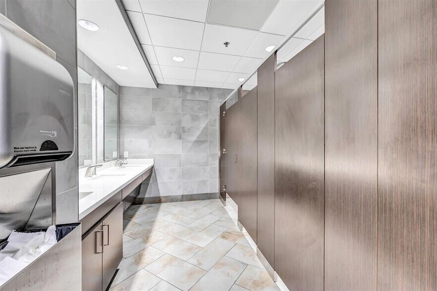 More Photos Of 325 Reid St, De Pere Office For Lease