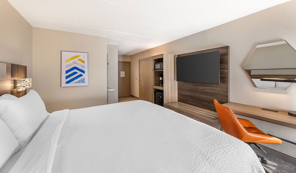 More Photos Of 13330 Cicero Ave, Crestwood Hotel For Sale