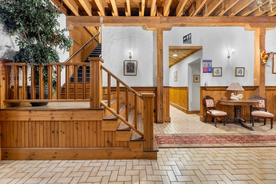 More Photos Of 84 Park Ave, Flemington Office For Lease