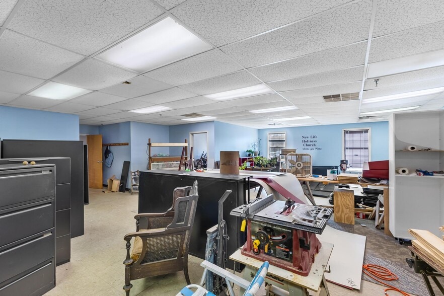 More Photos Of 115 Mill St, Warrenville Manufacturing For Sale