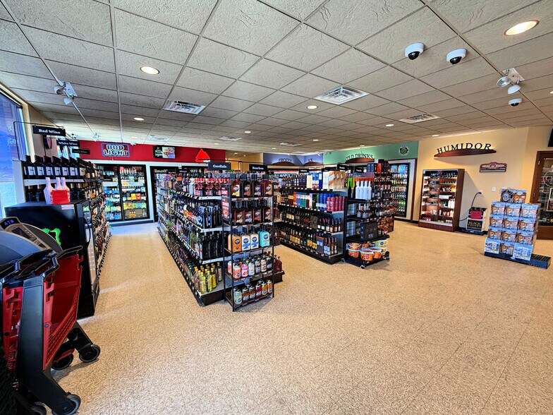 More Photos Of 4116 University Ave, Cedar Falls Unknown For Lease