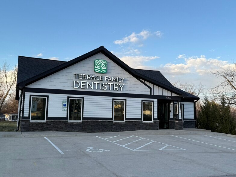 Primary Photo Of 10800 E 77th Ter, Raytown Medical For Sale