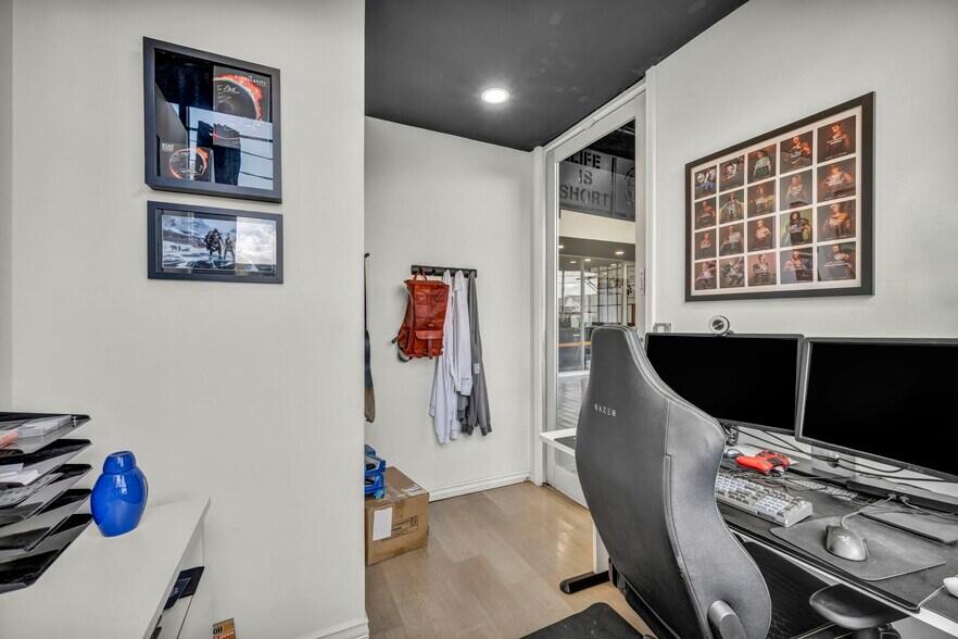 More Photos Of 3559 Bigelow Blvd, Pittsburgh Service For Sale