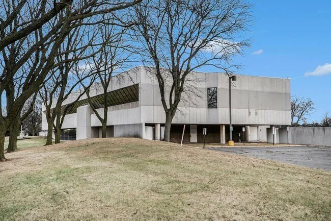 More Photos Of 17501 Michigan Ave, Dearborn Office For Sale