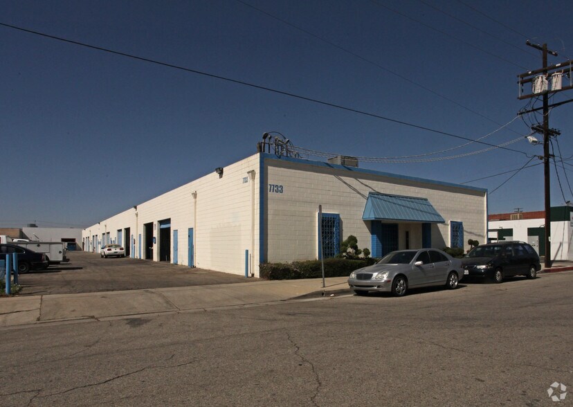 More Photos Of 7733 Densmore Ave, Van Nuys Service For Lease