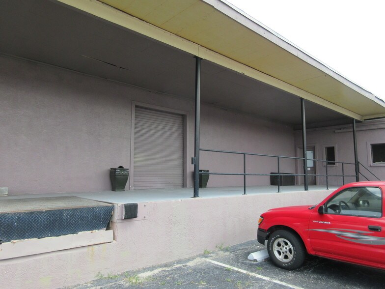 More Photos Of 15445 N Nebraska Ave, Lutz Warehouse For Lease