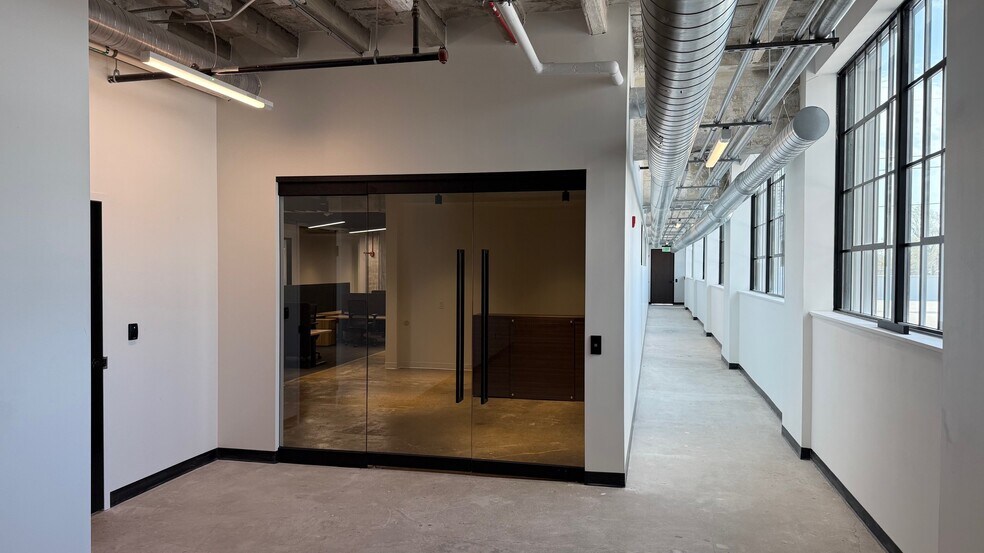 More Photos Of 1411 Roosevelt Ave, Indianapolis Office For Lease