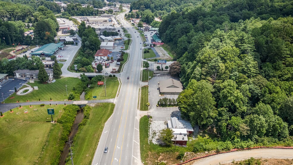 More Photos Of 851 Highway 441 S, Clayton Freestanding For Sale