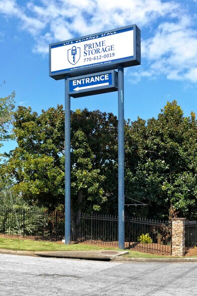 More Photos Of 1155 Powers Ferry Pl, Atlanta Self Storage For Lease