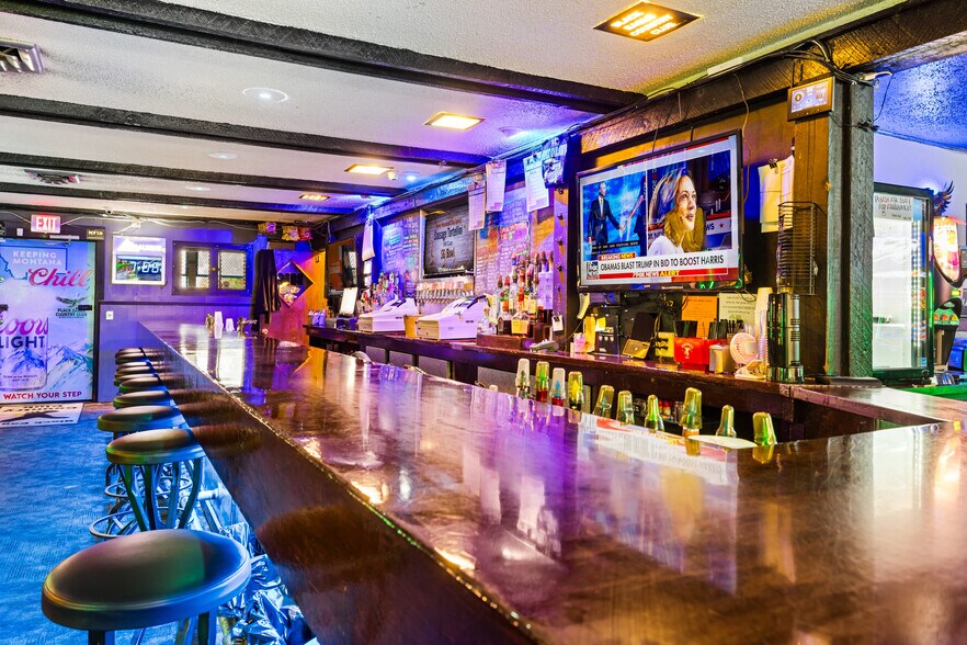 More Photos Of 1126 Smelter Ave NE, Black Eagle Bar For Sale