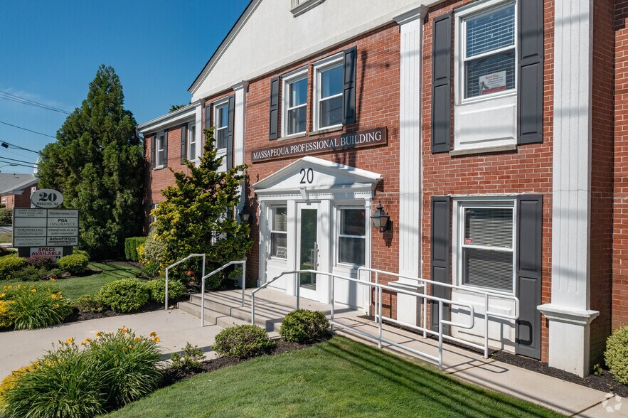 More Photos Of 20 Hicksville Rd, Massapequa Medical For Lease