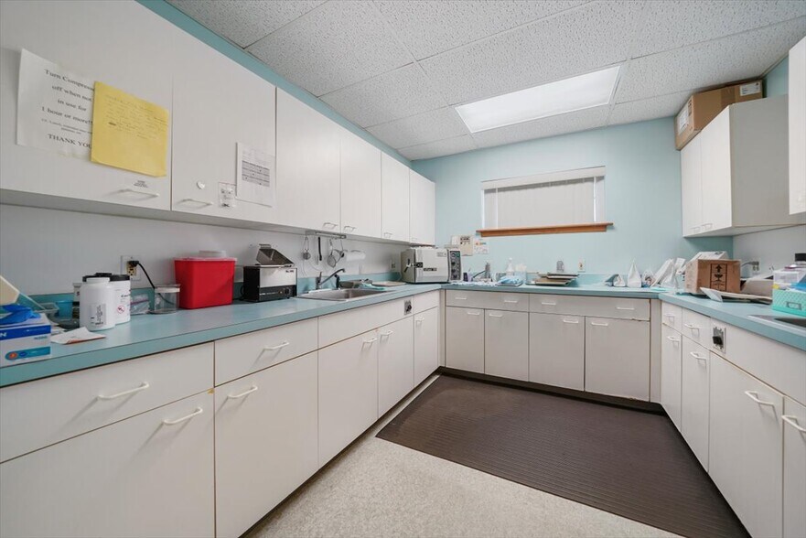 More Photos Of 468 Gidney Ave, Newburgh Medical For Sale