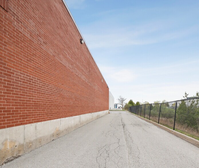 More Photos Of 270 Pennsylvania Ave, Vaughan Light Distribution For Lease