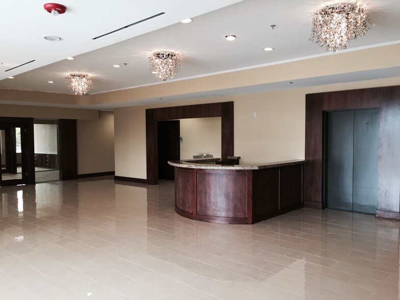 More Photos Of 7604 Kempwood Dr, Houston Light Distribution For Sale