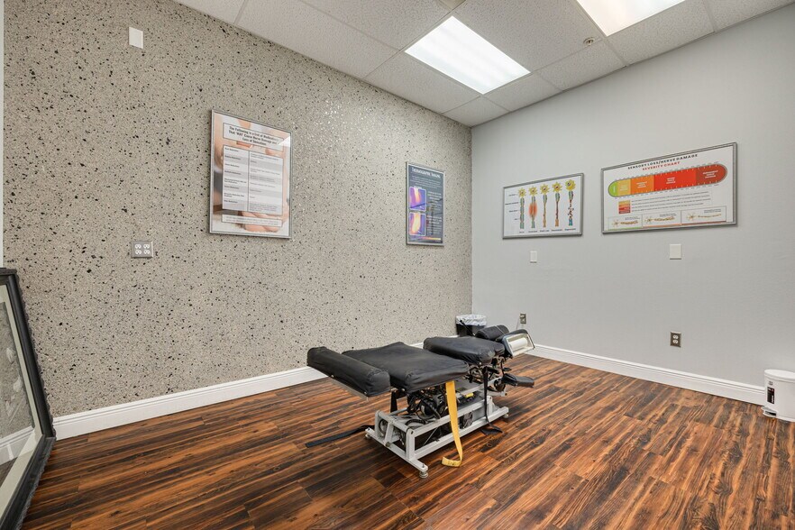 More Photos Of 1033 West Bay Dr, Largo Office For Lease