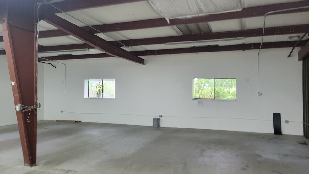 More Photos Of 4 Hadden Dr, Montgomery Warehouse For Lease