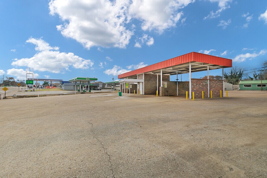 More Photos Of 1045 N 1st St, Milan Carwash For Sale