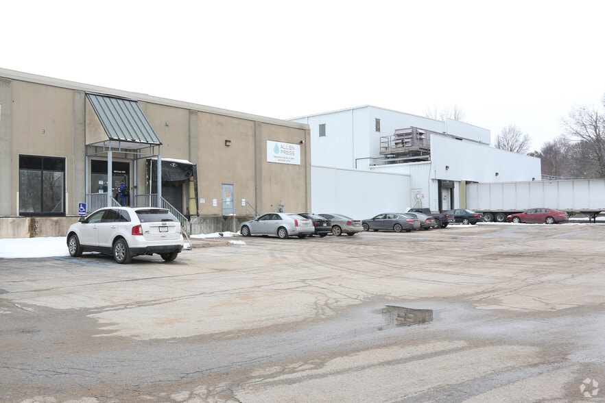 More Photos Of 800-810 E 10th St, Lawrence Flex For Sale