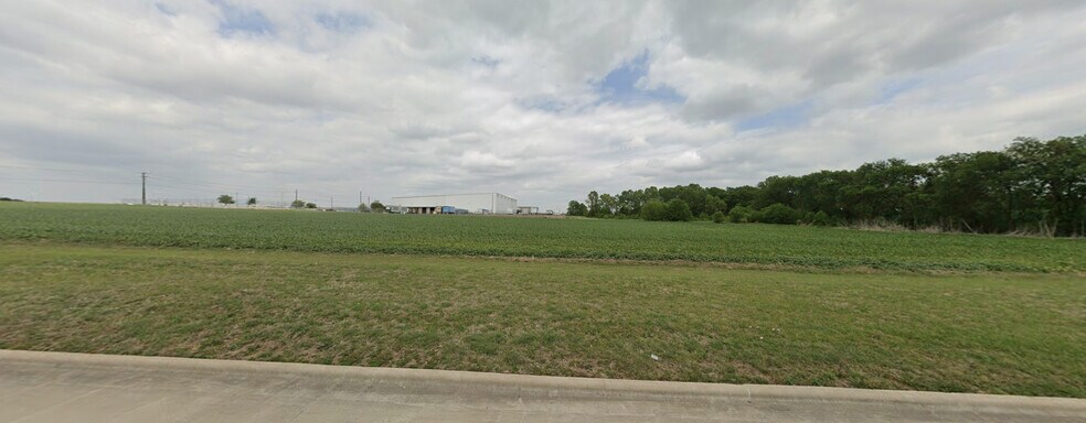 More Photos Of 2401 Texas Central Pky, Waco Warehouse For Lease