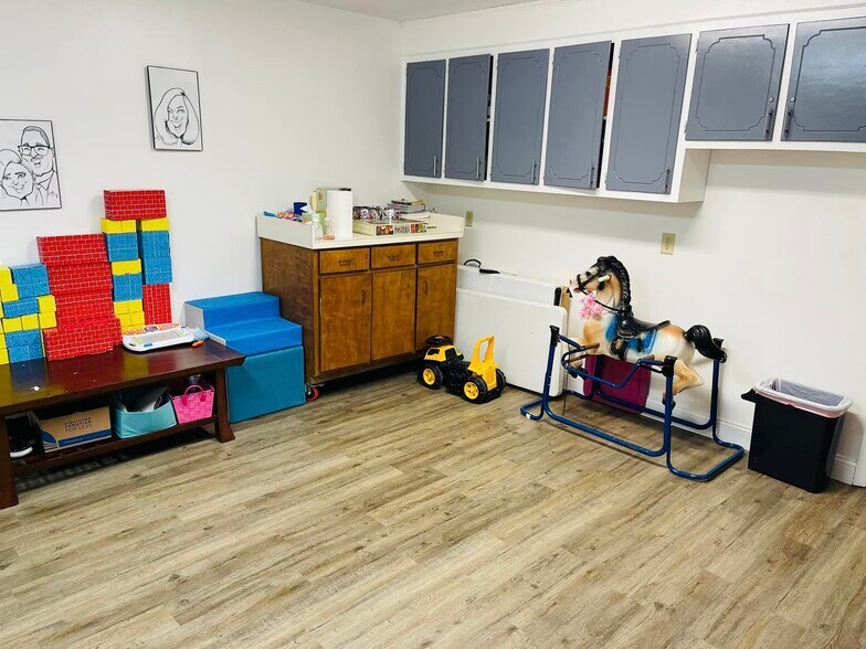 More Photos Of 301 W Main St, Stoneville Office For Sale