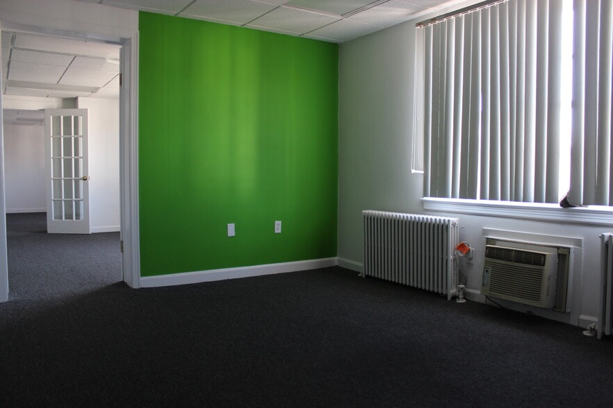 More Photos Of 2348 Whitney Ave, Hamden Storefront Retail Office For Lease