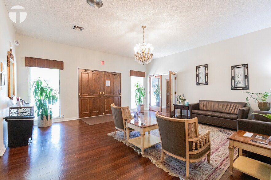 More Photos Of 2685 Riverside Blvd, Sacramento Funeral Home For Sale