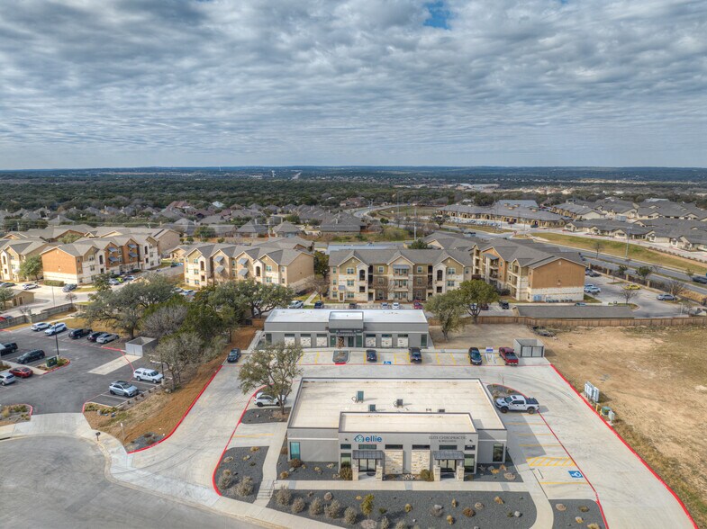 More Photos Of 3016 Independence Dr, New Braunfels Unknown For Lease