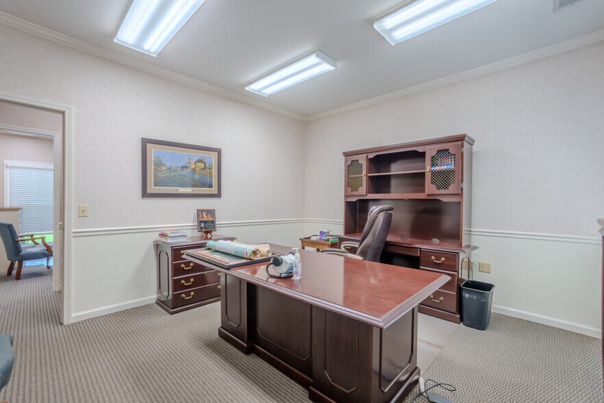 More Photos Of 970 Highway 20, Tuscumbia Office For Lease