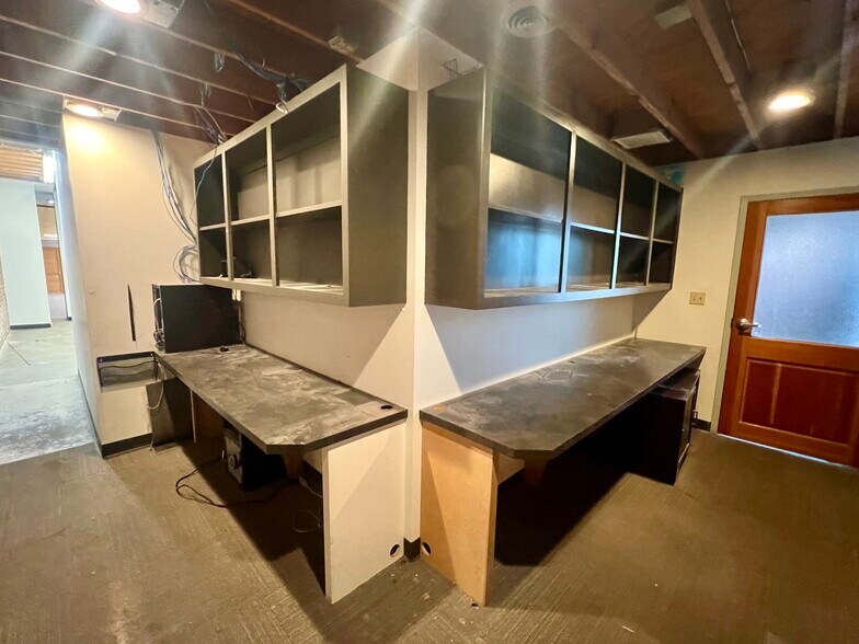 More Photos Of 416-420 E 2nd St, Tulsa Storefront Retail Office For Lease