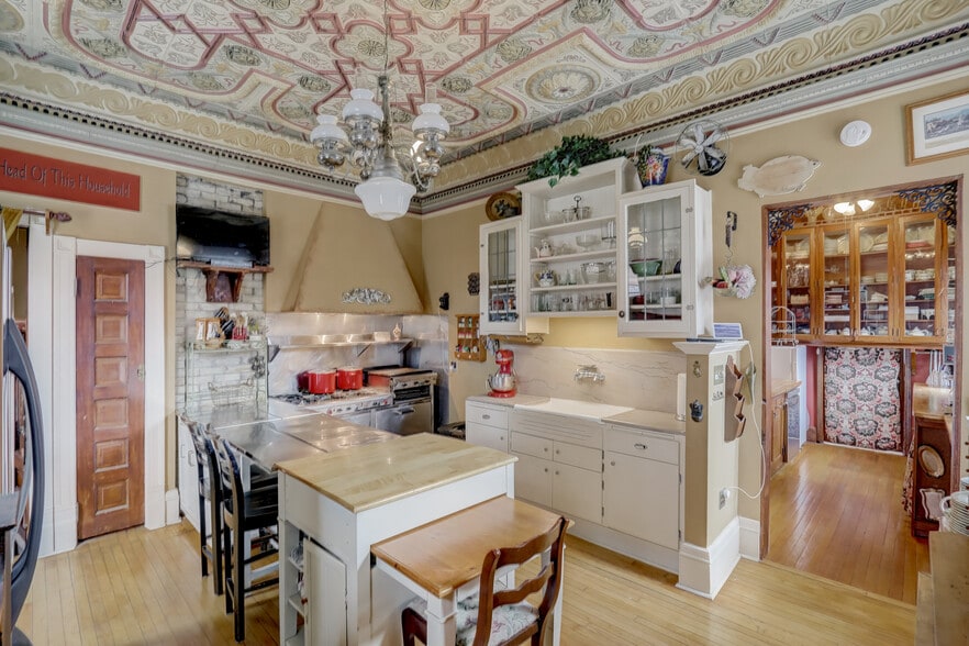 More Photos Of 3209 W Wells St, Milwaukee Hospitality For Sale