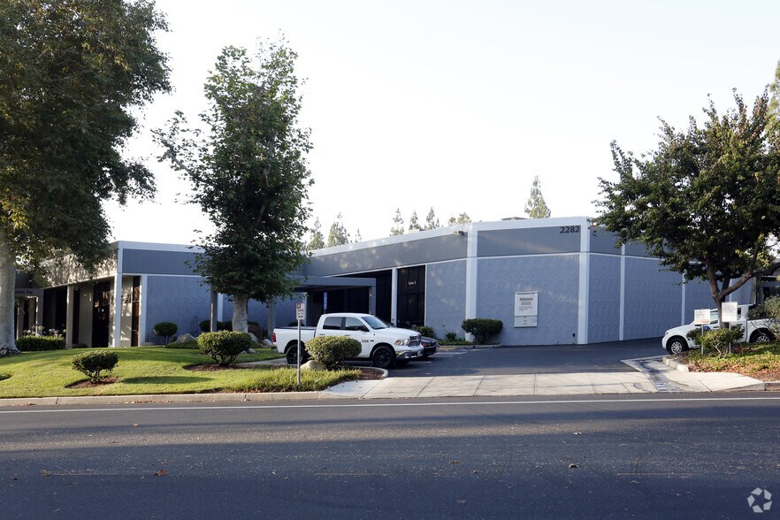 More Photos Of 2248-2282 Townsgate Rd, Westlake Village Light Manufacturing For Lease