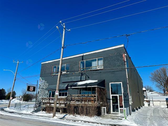 More Photos Of 156-158 Léopold Rue, Cowansville General Retail For Sale