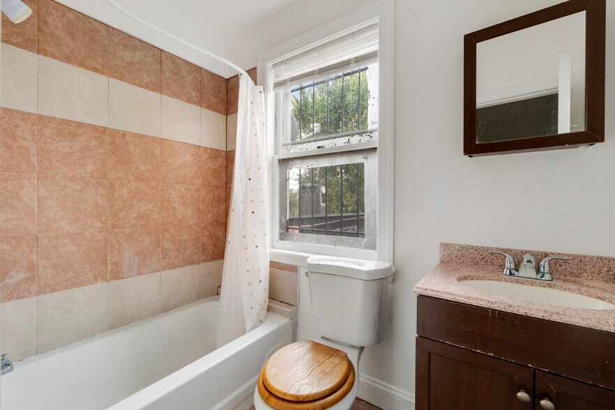 More Photos Of 1433 W Lombard St, Baltimore Multifamily For Sale