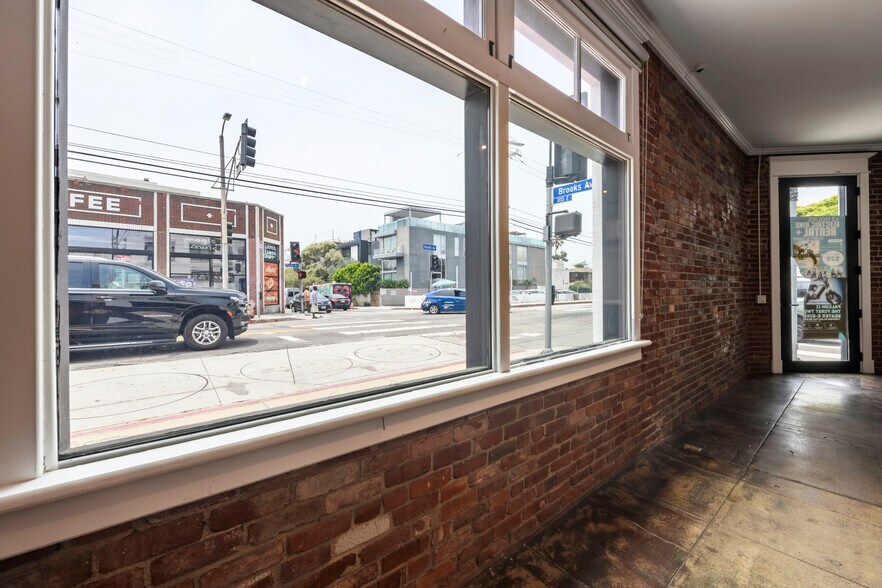 More Photos Of 900-904 Pacific Ave, Venice Loft Creative Space For Lease