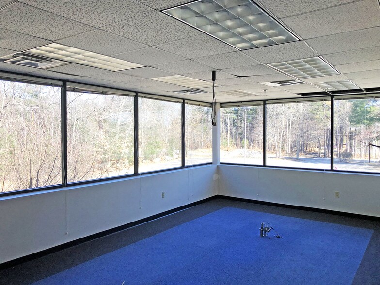 More Photos Of 7 Henry Clay Dr, Merrimack Office For Lease